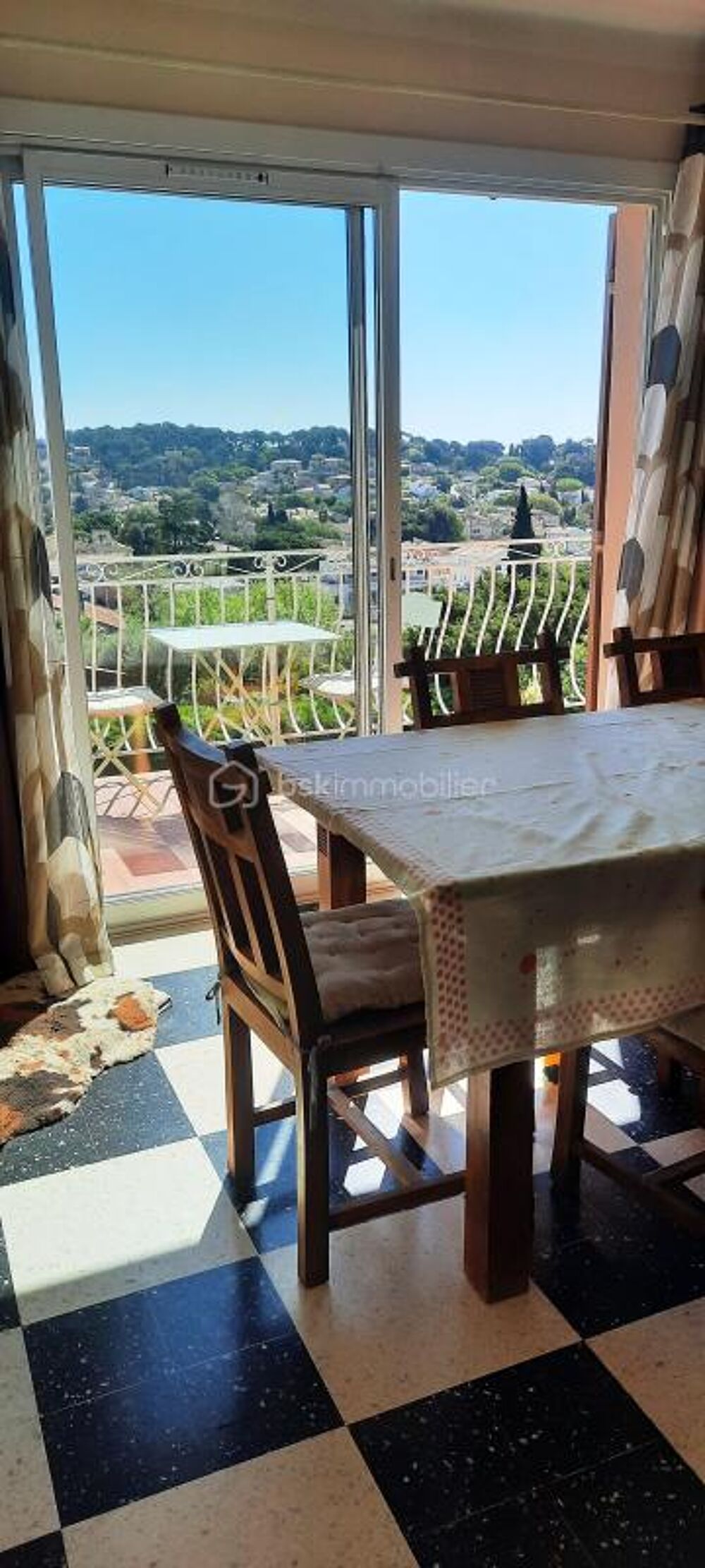 Vente Villa Vue dégagée et piscine- 4 Chambres - Parking Facile Six fours les plages
