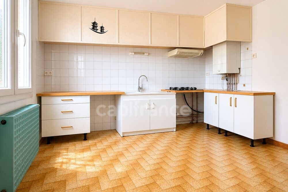 SAINT-HILAIRE  MAISON AVEC 2 LOGEMENTS INDÉPENDANTS, JARDIN PISCINABLE ET CONSTRUCTIBLE, 2 GARAGES