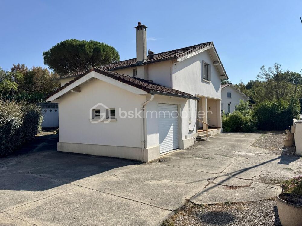 Vente Maison Maison 108m2 habitables 3 chambres avec garages et jardin Saix