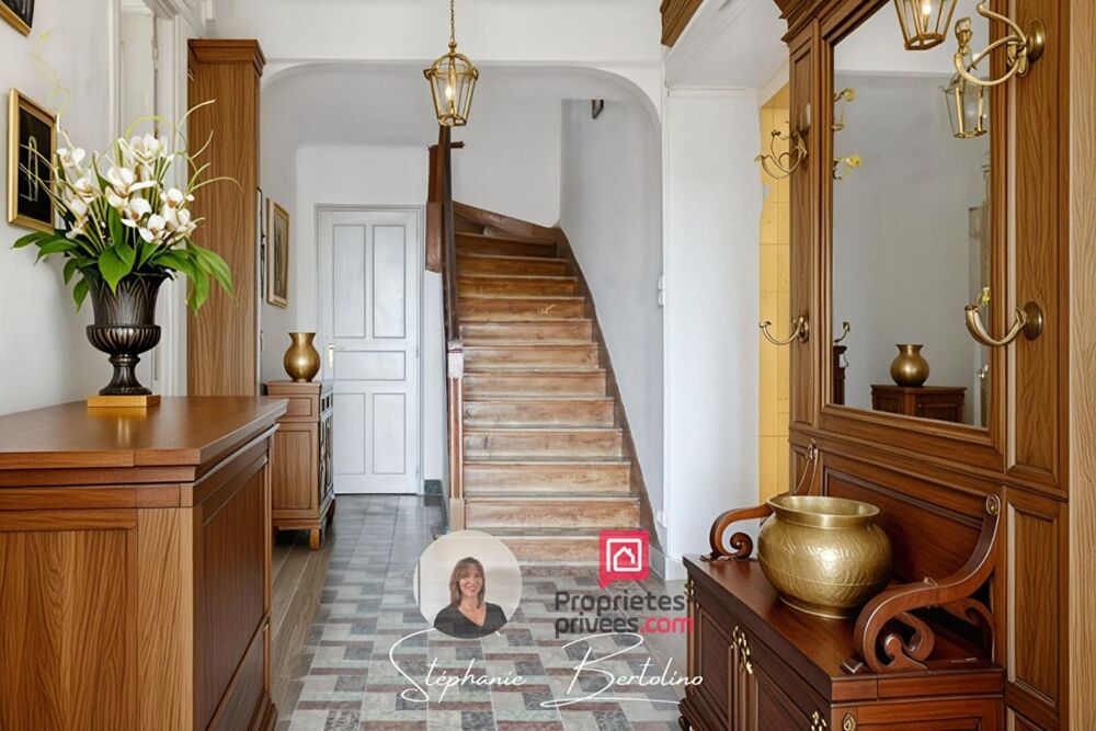 Maison - 7 pièces -180 m2 - 3000 m2 de terrain zone UCA