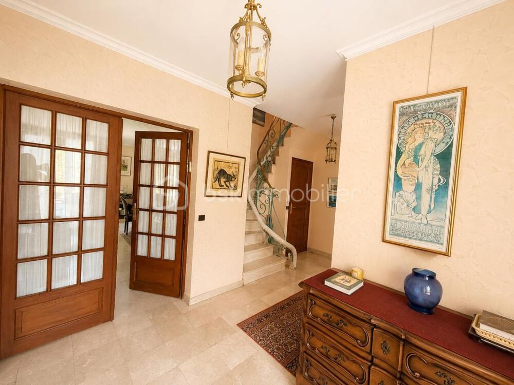 Maison familiale de 160 m² habitables sur 640 m² de terrain  Sous-sol total