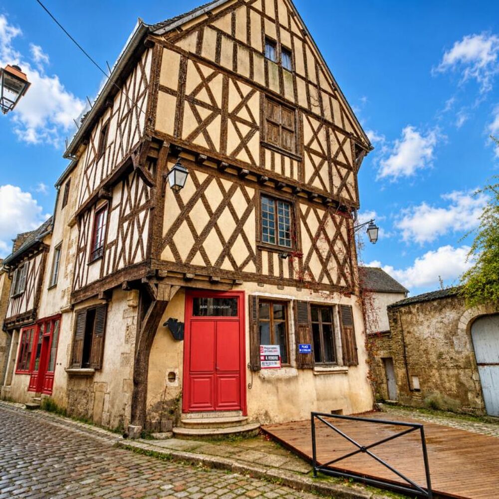 Maison 6 pièces 251 m² · à Noyers · 251 m² · 245 000 €