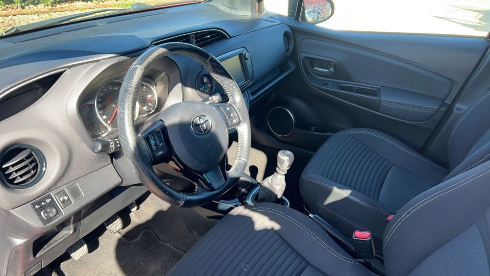Yaris 1.3 VVT-i 99 Collection - 5 places 2016 occasion 25750 Semondans
