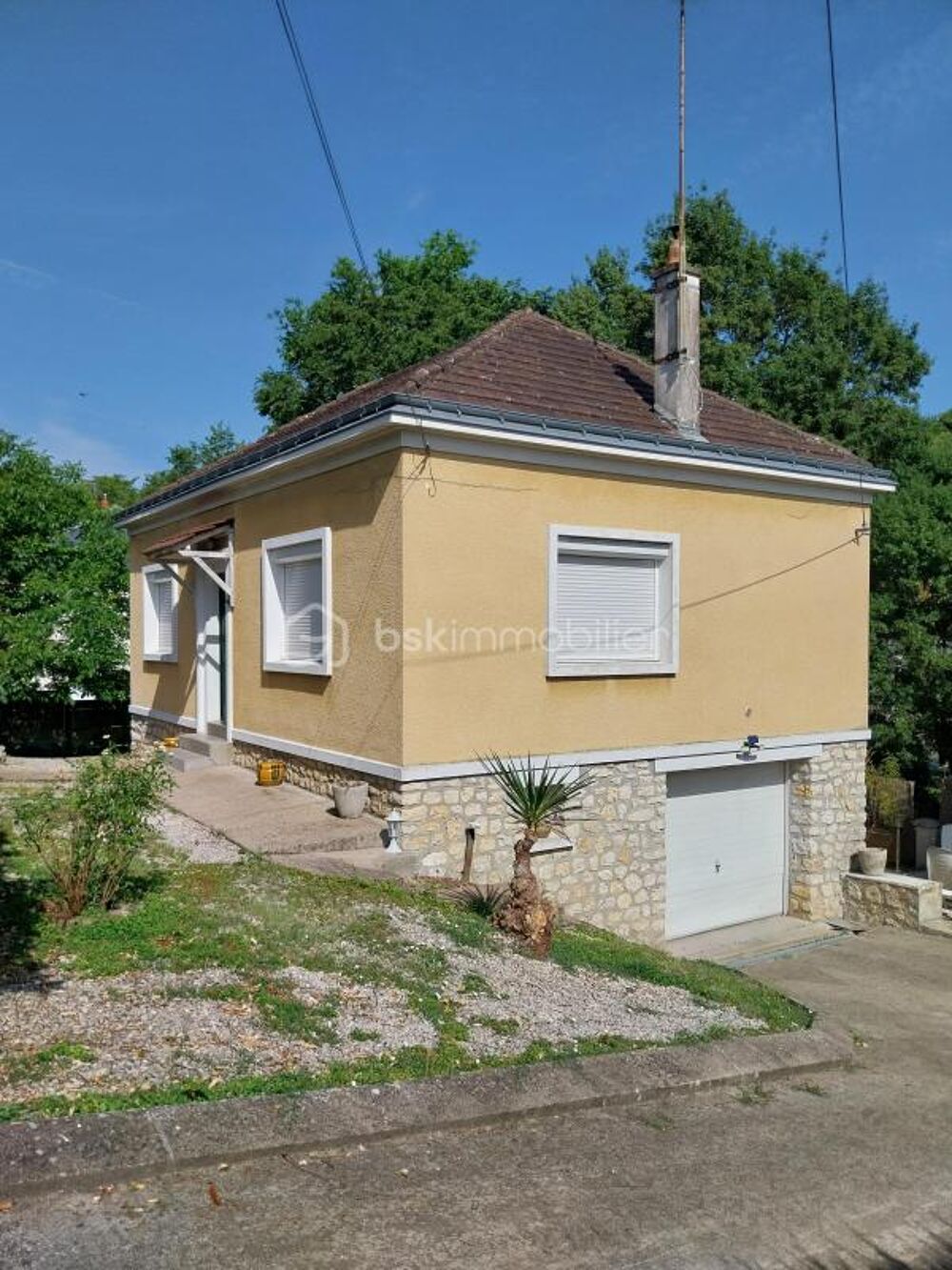 Maison de charme des années 50 rénovée avec jardin paysager à REUGNY