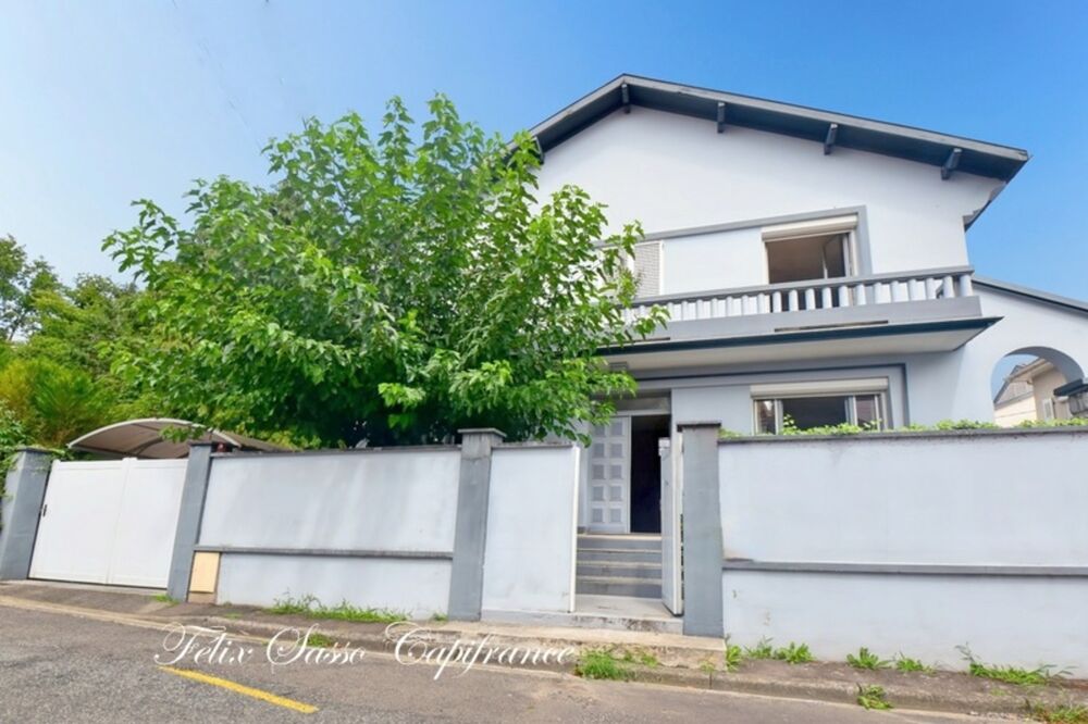 Vente Maison LOURDES (65),belle maison familiale d'environ 203 m2 avec 4 chambres et jardin ! Lourdes