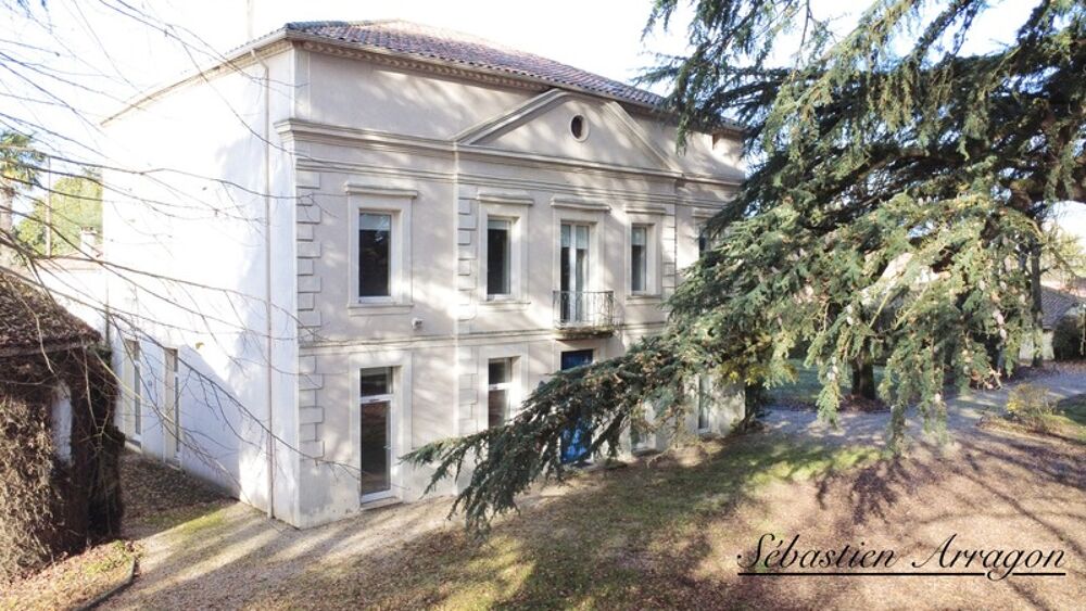 Maison de maître du XIX? siècle à Villeneuve-sur-Lot  460 m²  Parc de 8 300 m²  Piscine  Centre-ville à pied