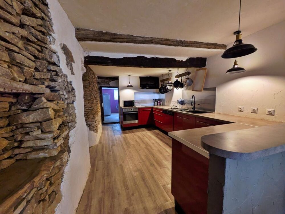 Maison 8 pièces / 220 m² / 270 000 EUR / AUZAS