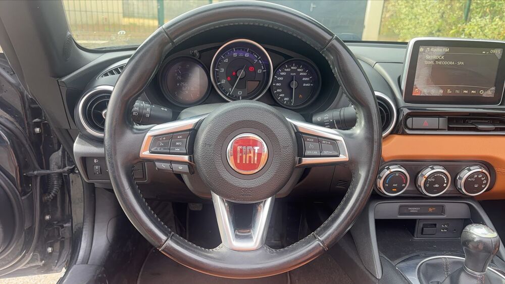 124 spider 1.4 MultiAir 140 Lusso - Premi&egrave;re main 2017 occasion 83310 Cogolin