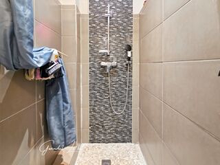  Immeuble � vendre 5 pi�ces 130 m�