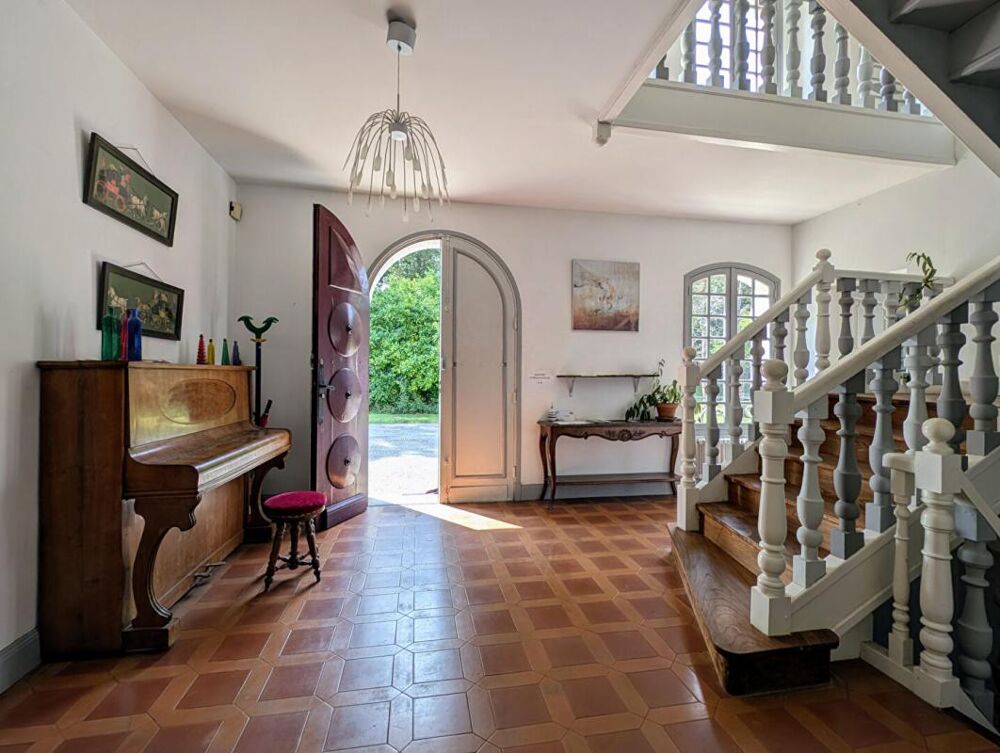 Vente Propriété/Château Maison bourgeoise de 371 m2 avec parc de 1,5 hectare Arnaud guilhem