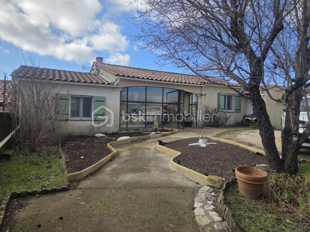 ? MAISON FAMILIALE AVEC PISCINE  ENVIRONNEMENT CALME ET SANS VIS-À-VIS ?