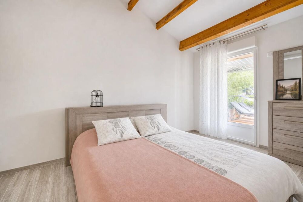 Vente Maison Maison rénovée 5 pièces à Saint-Laurent-de-la-Prée Saint laurent de la pree