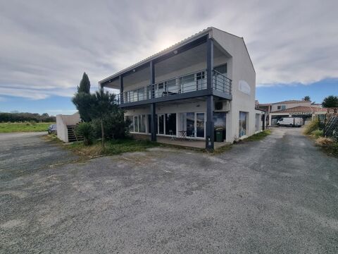 ST-PIERRE D'OLERON (17), A Louer local-bureau 84m&sup2; 6 pi&egrave;ces id&eacute;alement situ&eacute;e en cœur de zone d'activit&eacute; &eacute;conomique 890 17310 Saint pierre d oleron