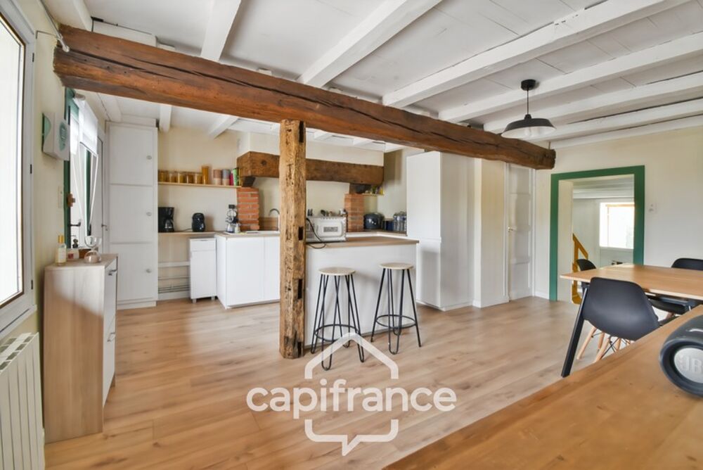 Maison de plain-pied entièrement rénovée avec jardin clos, dépendance et charme authentique  Secteur LONS LE SAUNIER (39000), B