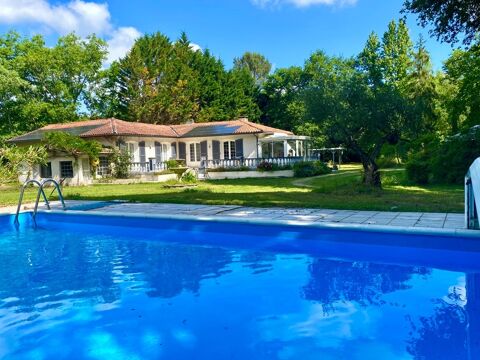   Maison d'architecte de 260M2 (DPE B) avec annexe dans un �crin de verdure avec piscine � 8 Kms de MONT DE MARSAN (40) Maison - 6 pi�ce(s) - 260 m�