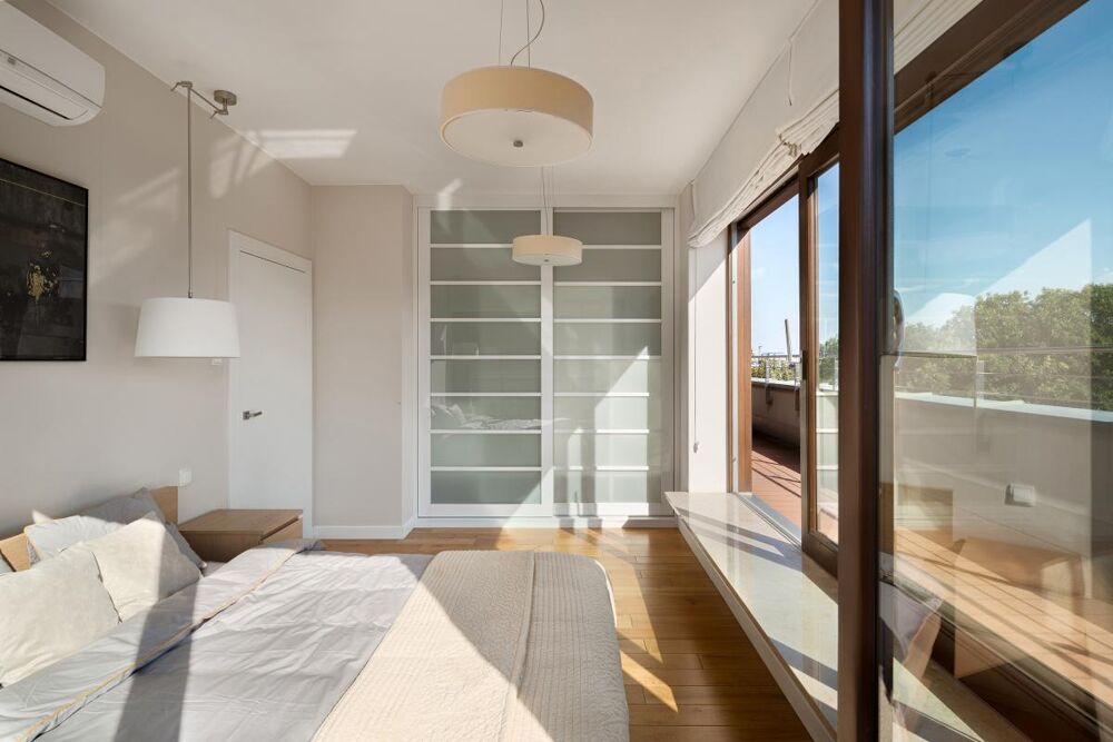 Superbe F4 PLEIN SUD de 86M2 m2 avec deux Terrasses de 38m2 , à 7 min à pied du M14