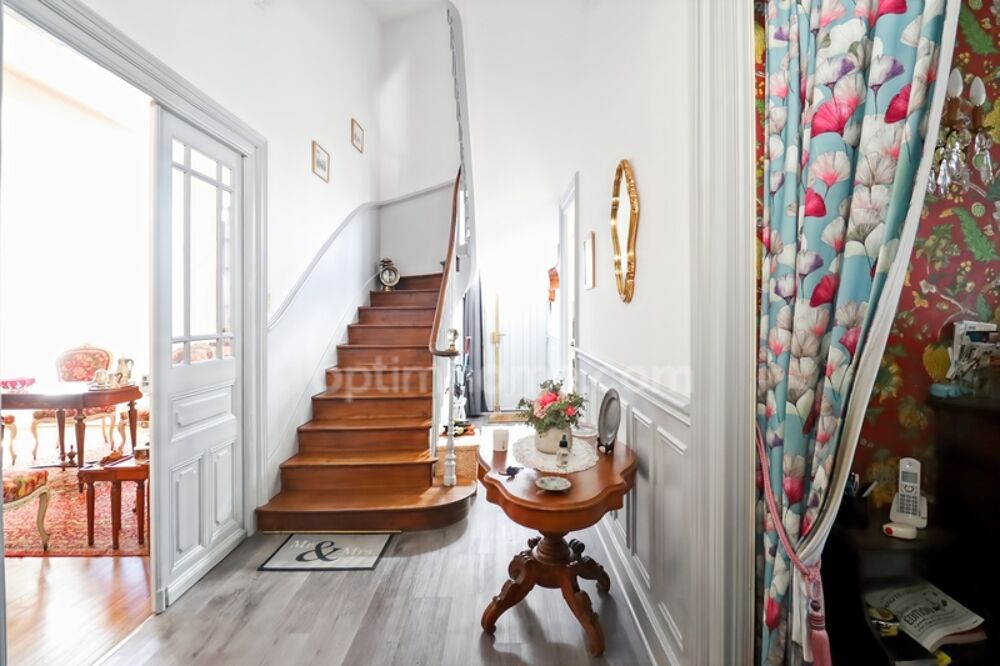 Maison Familiale de Caractère de 265 m² - 10 pièces - 5 chambres - 1 Garage - terrain 1617 m² - MAGNAC LAVAL (87)