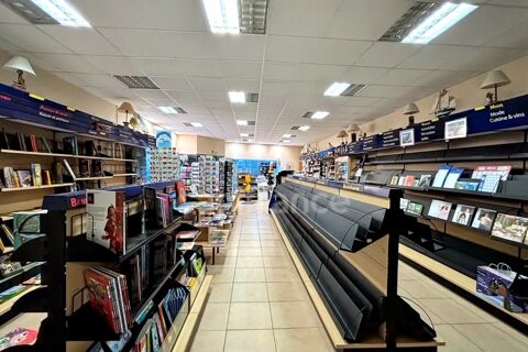   Local Commercial 123m² - Emplacement N°1 avec parking privatif 
