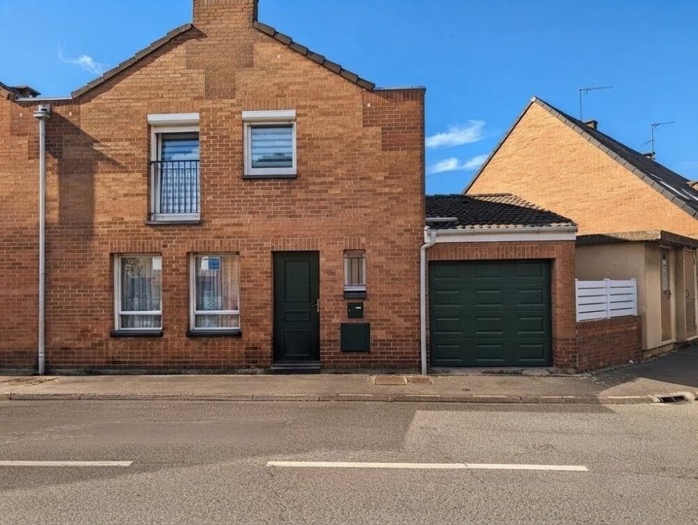 Maison de lotissement semi individuelle, 3 chambres, jardin et garage