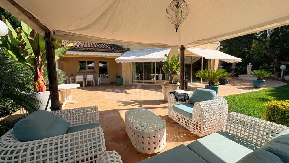 à vendre  Propriété/château Saint-Raphaël (83700)