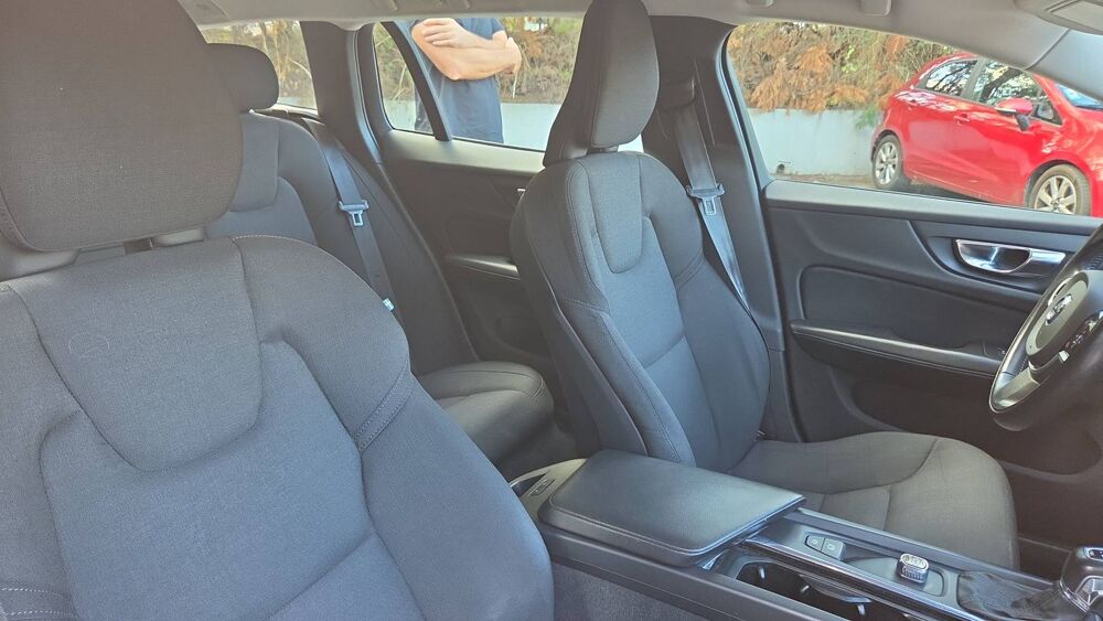 V60 2.0 D4 190 Geartronic8 Momentum - Automatique 2019 occasion 83310 Cogolin