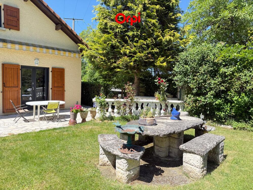 Saint-Geoirs  Maison familiale de 157 m² avec vue dégagée, 4 chambres et sous-sol complet