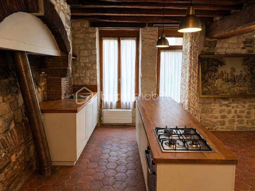 Ancien Corps de Ferme de 190 m² avec dépendances, cave et jardin clos