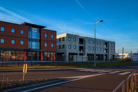   A vendre - bureaux RDC - Ch�tenoy-le-Royal 