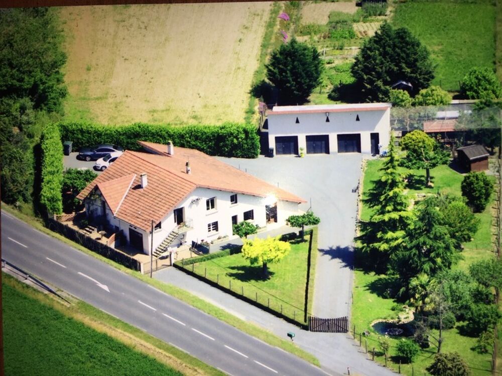 Grande propriété + 9 pièces comprenant 2 logements  264 m²  Terrain arboré  Sans vis-à-vis Situation Labessière-Candeil  À