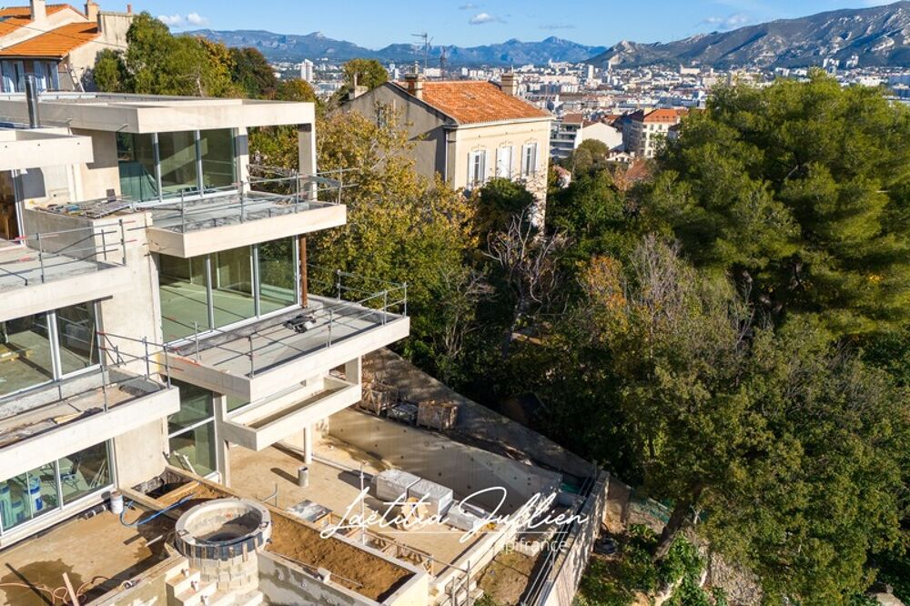 Dpt Bouches du Rhône (13), à vendre MARSEILLE 8EME ARRONDISSEMENT Villa moderne T5 de 250m² - Terrain de 700m² Vue panoramique -