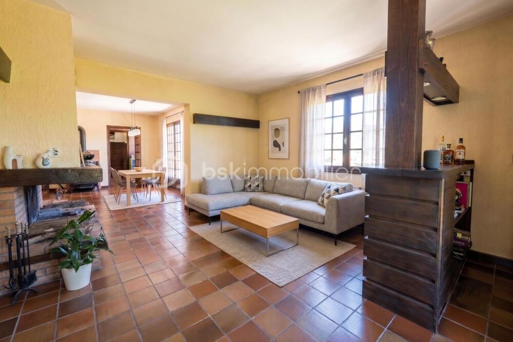 Rare ! Maison de plain-pied à Anglefort avec sous-sol de 140 m² + grand abri voiture 72 m