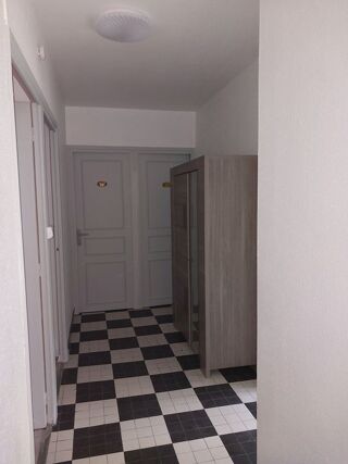  Appartement à louer 4 pièces 104 m²
