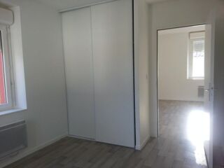  Appartement à louer 4 pièces 65 m²