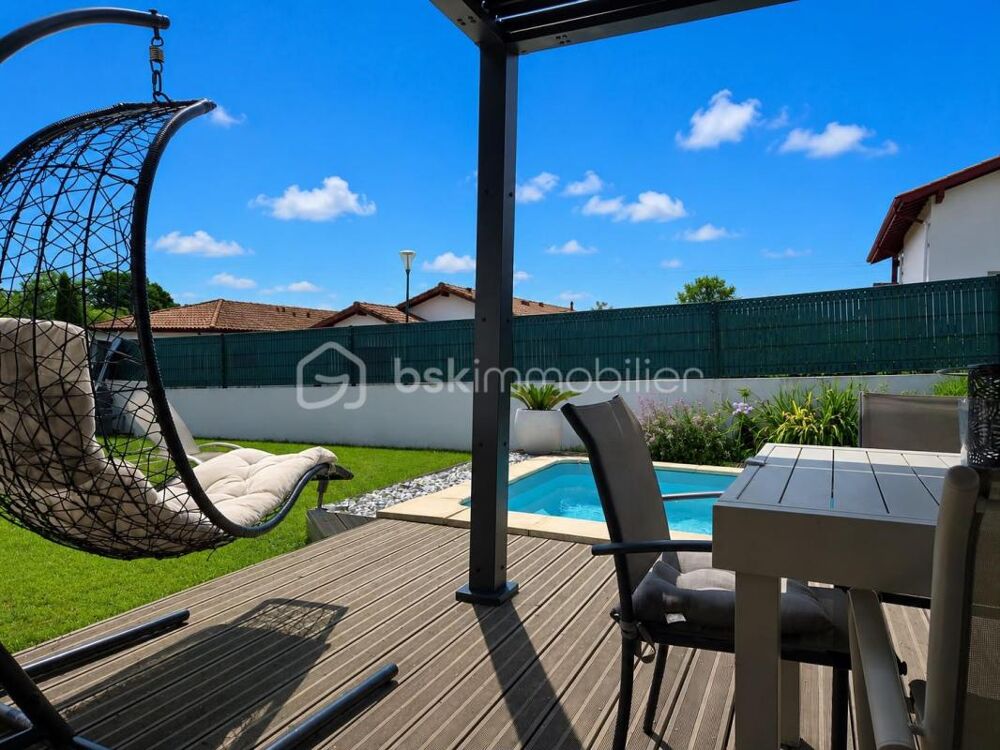 Maison de plain-pied de 2017 avec 4 chambres et piscine