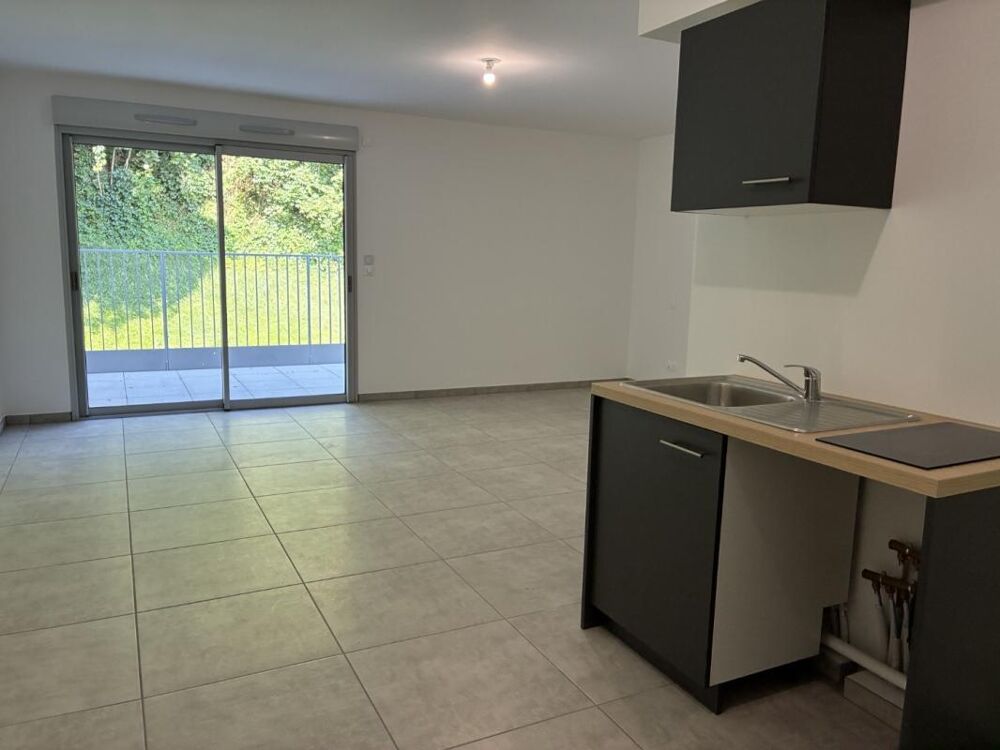 St Etienne Bel Air beau studio neuf avec balcon et partking