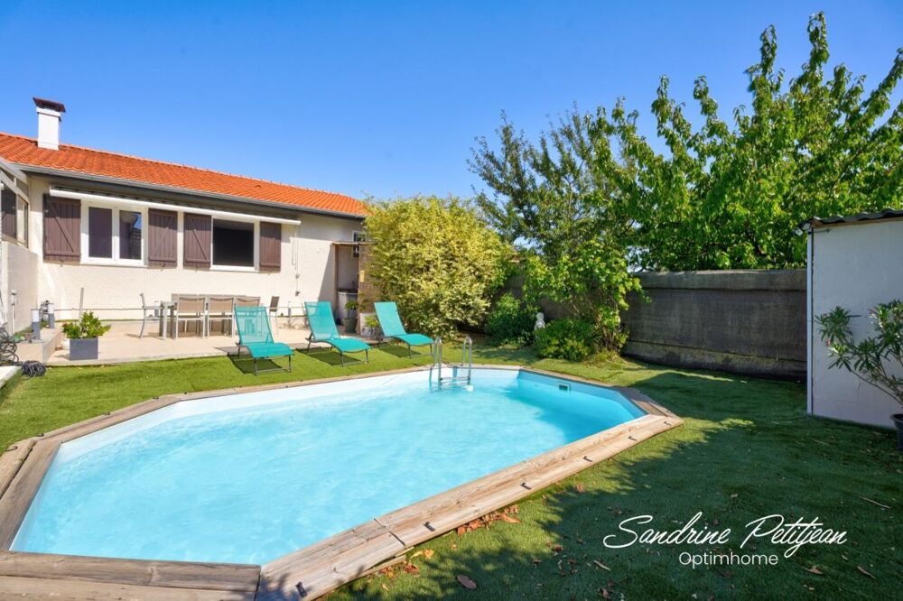 Vente Maison À vendre – Maison familiale de plain-pied 108.5 m² (4 chambres - Véranda) + Garage – Piscine – Terrain 555 m² – Saint-André-de-C Saint andre de corcy