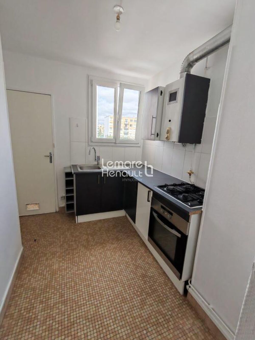 F2 45 M² EN RESIDENCE AVEC GARDIEN