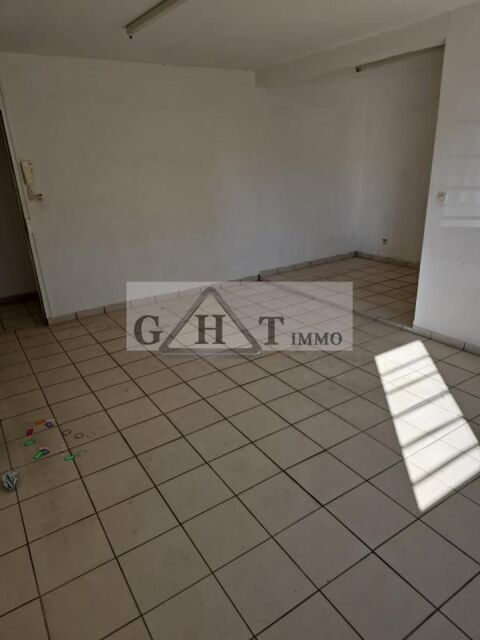 Bureaux à louer  80 m² à Meaux 1160 77100 Meaux