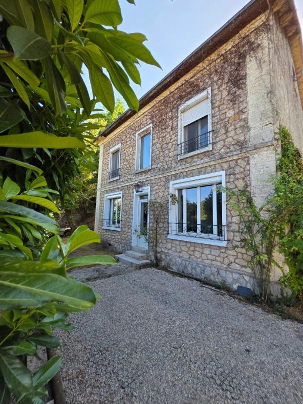 Maison meulière 143 m²+ dependance + garage et piscine