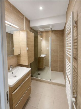  Appartement à louer 6 pièces 116 m²