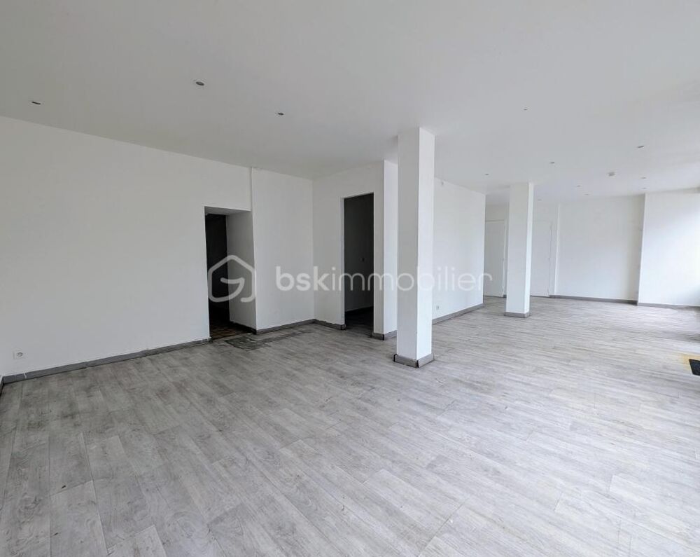  Local commercial 61 m² – Bourg de Plumergat 