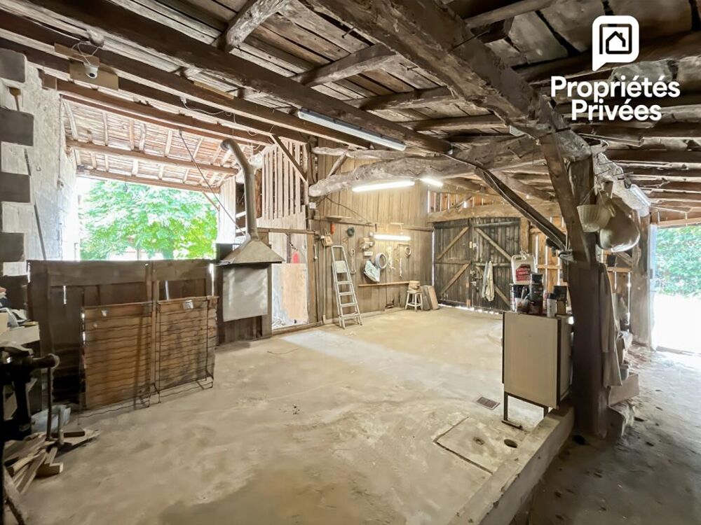 Maison en pierre 90 m² avec chai, hangar et terrain 1 750 m² Clérac