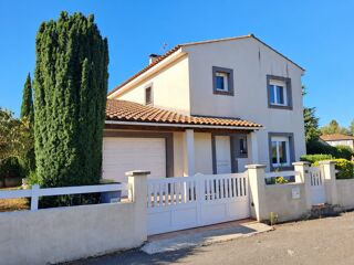 Vente Maison VILLEMOUSTAUSSOU – ÉLÉGANTE MAISON FAMILIALE AVEC JARDIN, TERRASSE ET GARAGE Villemoustaussou