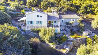  Villa  vendre 7 pices 158 m