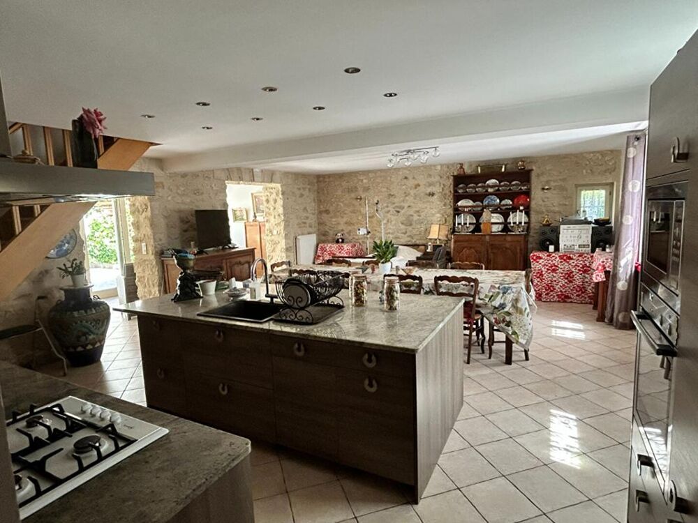 CHARMANTE MAISON EN PIERRES COMPLETEMENT RENOVEE !