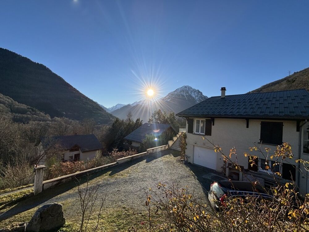 Maison familiale de 235 m² avec vue panoramique sur les montagnes  Allemond, aux portes de l'Alpe d'Huez