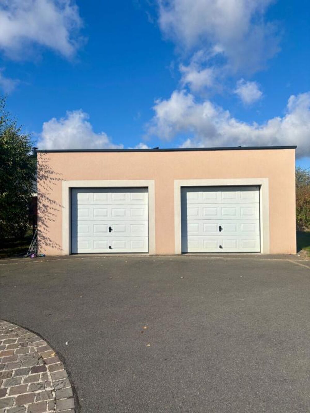 Vente Maison EN EXCLUSIVITÉ  Grande maison de 325 m² avec piscine, double garage et terrain de 4 784 m² La bazoge