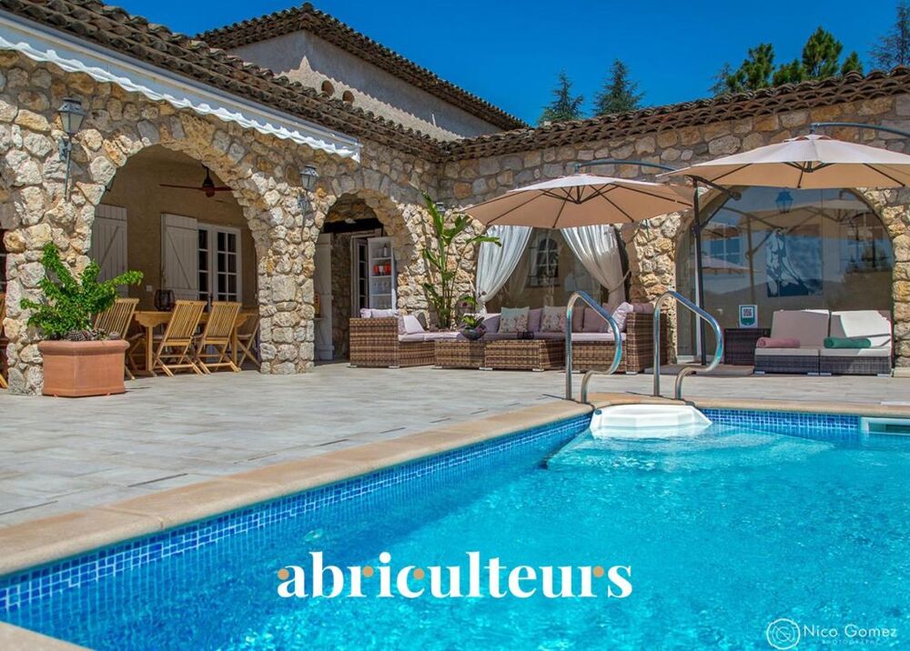 Exceptionnelle bastide provençale de 345 m²  Vue panoramique, piscine chauffée et potentiel locatif