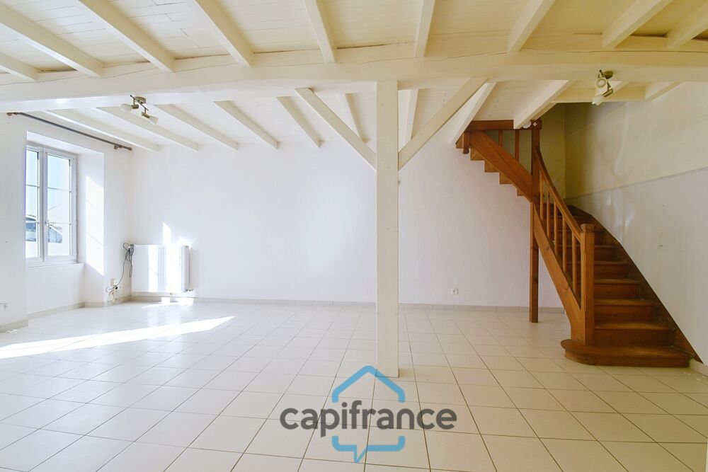 Vente Maison Maison à vendre 3 pièces VILLENEUVE LA COMTESSE (17)avec jardin clos de 700m² et garage Villeneuve la comtesse