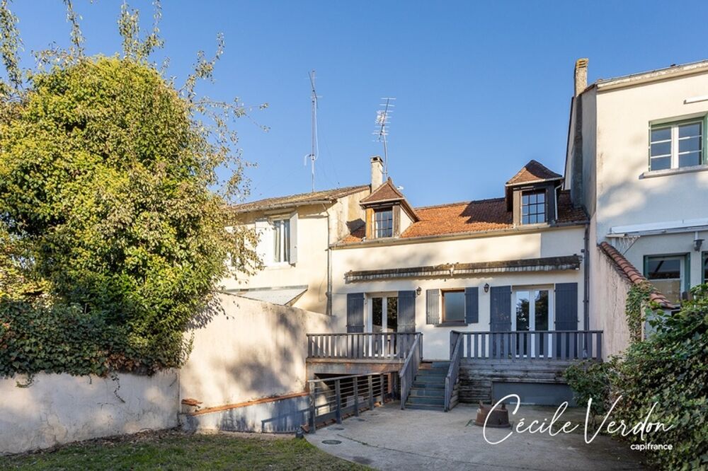 Vente Maison Maison à vendre 5 pièces, garage moto, Bergerac 4 chambres sur 257 m2 de terrain Bergerac